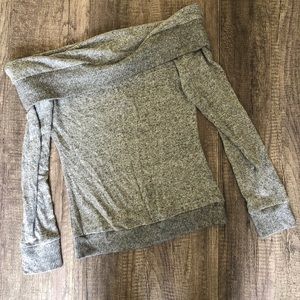 WINDSOR OFF THE SHOULDER SWEATER